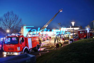 Vollbrand einer Werkstatt - halbe Million Euro Schaden - Einsturzgefahr