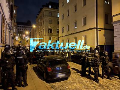 Ausgangssperre-Demozug auch mit Pfefferspray aufgelöst: Polizei stoppt Demozug in der Stuttgarter City - Teilnehmer zum Teil unfriedlich