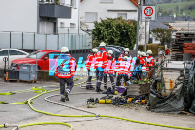 Spänebunker in Schreinerei fängt an zu brennen - Mühsamer Einsatz für die Feuerwehr