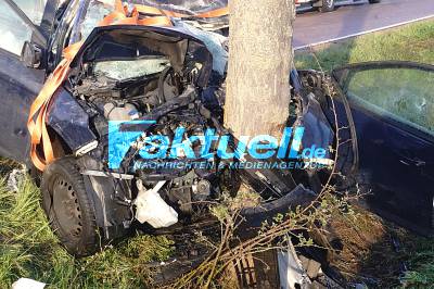 Zwei wollten zeitgleich überholen - Fiesta touchiert Ford - Nicht angegurteter Ford-Fahrer wurde eingeklemmt und schwerst verletzt
