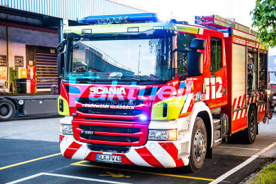 Schwelbrand bei Dämmstoffhersteller ROCKWOOL in Gladbeck fordert einen verletzten Feuerwehrmann und stundenlangen Einsatz  - Feuerwehr mit 40 Kräften im Einsatz
