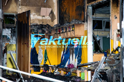 Kindergarten brennt massiv aus - Zum Glück außerhalb der Betreuungszeiten - Feuerwehr Dortmund verhindert übergreifen auf Schule 