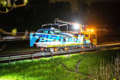 Streifenwagen auf der A8 auf Abwegen: Offenbar Fahrfehler lässt Polizisten über Böschung fliegen - Beamte glücklicherweise unverletzt