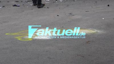 Motorradfahrer (64) fährt frontal Transporter und verstirbt noch an der Unfallstelle - Ersthelfer kam zum Einsatz - Feuerwehr - Polizei - Rettungshubschrauber im Einsatz