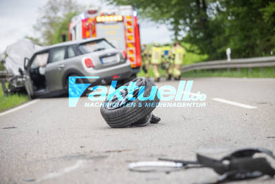 Schwerer Frontalcrash in Remseck: 2 Personen verletzt - Rettungshubschrauber im Einsatz