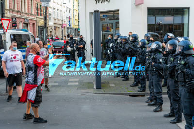 Fans Feiern Klassenerhalt vom 1. FC Köln: Polizei setzt Absperrungen und Coronaverordnungen durch