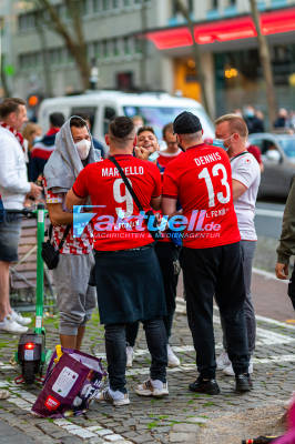 Fans Feiern Klassenerhalt vom 1. FC Köln: Polizei setzt Absperrungen und Coronaverordnungen durch
