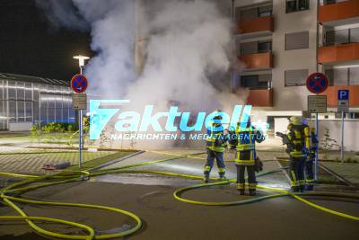 Brandstiftung an Containerunterstand führt zu Feuerwehreinsatz