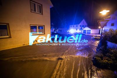 Mann ertrinkt in Wohnung: Extremes Hochwasser in Oberschwaben - Taucher, THW und Feuerwehr im Dauereinsatz mit O-Tönen Feuerwehr, THW, Anwohner