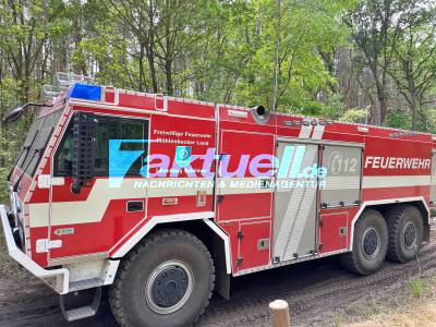 (BB) 2 Löschhubschrauber kämpfen gegen ausgeweiteten Waldbrand - Flammen lodern im Wald und Drohnenaufnahmen - Einsatzkräfte am Limit