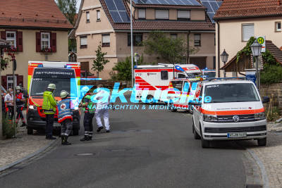 Brand eines Anbaus in Beuren-Balzholz - Feuer greift auf Haupt-Haus über - Hitze stellt Feuerwehr vor Herausforderung 