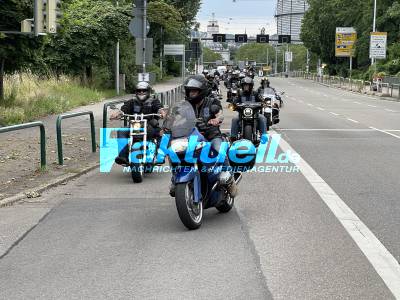 Motorradfahrer demonstrieren mit Sternfahrt gegen Wochenendfahrverbote - 4 O Toene