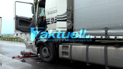 Heftig - Erneut schwerer LKW Auffahrunfall auf der A6 bei Bad Rappenau FR Heilbronn - 1 Person schwerst verletzt - RTH im Einsatz