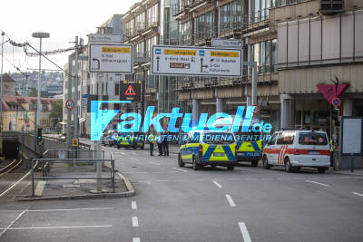Fahranfänger erfasst Fußgänger mitten in der Stuttgarter City: Passant in Lebensgefahr