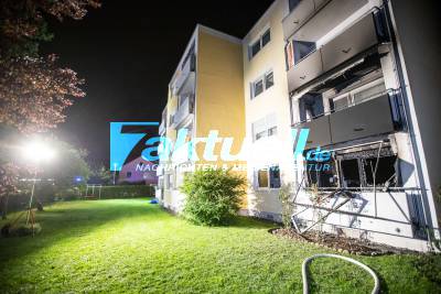 Wohnung komplett ausgebrannt: Feuer löst Großalarm in Münsingen aus - 12-Parteien Haus evakuiert