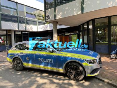 Feuer in Stuttgarter Geschwister-Scholl-Gymnasium - Rettungsdienst muss hunderte Schüler sichten und versorgen - Großeinsatz