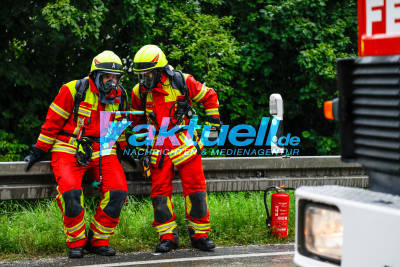 Älteres Ehepaar stirbt bei tragischem Unfall in Amstetten - PKW kollidierte frontal mit LKW