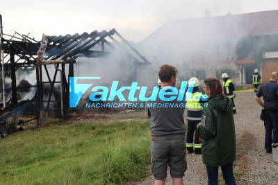 Vollbrand von landwirtschaftlichen Nebengebäude - 220.000 € Schaden - Blockheizkraftwerk für 6 Höfe abgebrannt