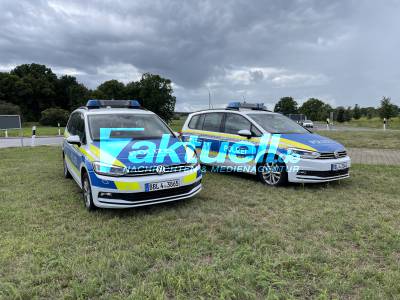 (BB) 18 Tonnen Rindfleisch sorgen für Chaos auf der B5 wegen falscher Ladungssicherung - LKW umgekippt - Frisches Fleisch muss händisch in anderen LKW umgeladen werden - Stundenlanger Einsatz - mit Drohnen-Aufnahmen!