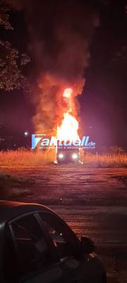 Festnahme am Tatort ON TAPE nach Brandserie in Kyritz: Anwohner versucht mit Gartenschlauch das Wohnmobil zu löschen - Polizeihubschrauber sucht nach weiteren Tätern