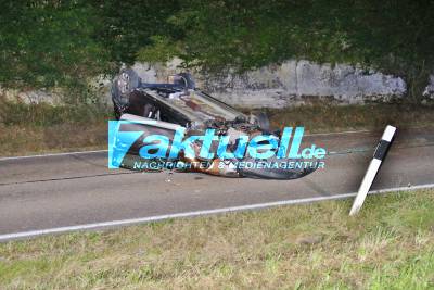 Spektakulärer Crash auf Landstraße bei Welzheim - Zwei PKWs bei Unfall überschlagen - 3 Verletzte