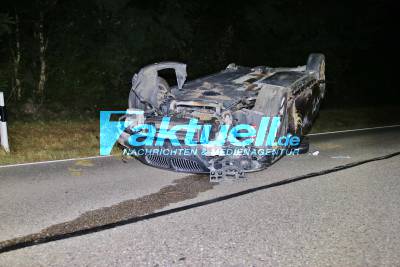 Spektakulärer Crash auf Landstraße bei Welzheim - Zwei PKWs bei Unfall überschlagen - 3 Verletzte
