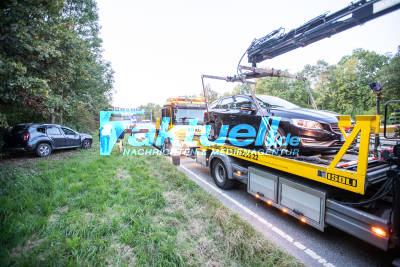 PKW überschlägt sich nach Unfall mit weiterem Fahrzeug auf der B27