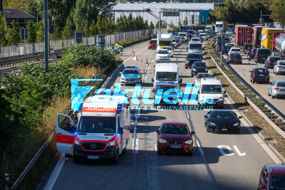 Unfall während Porschebrand: Autos krachen im Stau auf der B10 an der Gaisburger Brücke aufeinander
