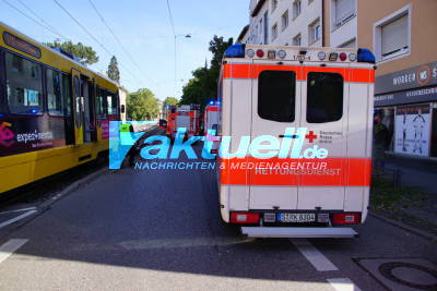 Erneut PKW mit Stadtbahn kollidiert - Kreuzung Daimler/ Waiblingerstrassse