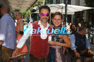 Wasen-Shopping-Party bei Trachten Angermaier in Stuttgart