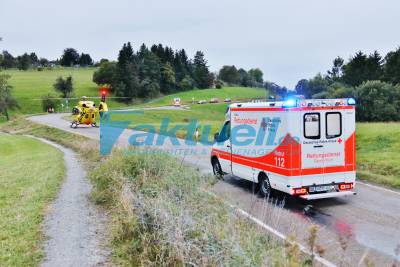 Motorradunfall auf der Landstraße bei Sechselberg - Beifahrerin schwerst verletzt - Rettungshubschrauber im Einsatz