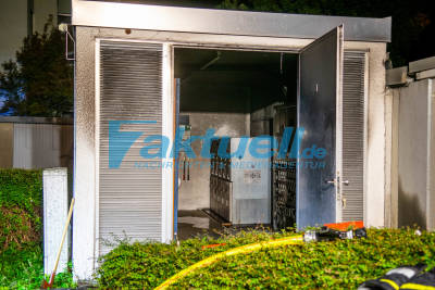 Trafohausbrand sorgt für weiträumigen Stromausfall in Ditzingen - Feuerwehr mit CO2 Löscher im Einsatz