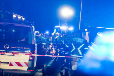 Trafohausbrand sorgt für weiträumigen Stromausfall in Ditzingen - Feuerwehr mit CO2 Löscher im Einsatz
