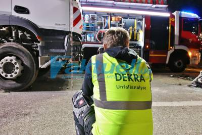 (BW) Tödlicher Frontalunfall mit Betonmischer - Massencrash mit 7 PKWs - Verursacher verstirbt an der Unfallstelle