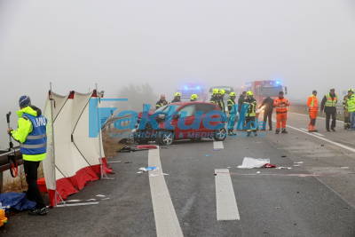(BY) A94: Schrecklicher Nebelunfall: Drei Unfälle in Serie - ein PKW-Lenker wird erfasst und getötet - O-Ton Polizei 
