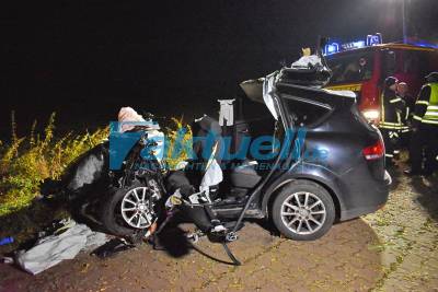 (BB) Horrorunfall mit Zwei Toten Jugendlichen (17 und 15 Jahre) bei Triglitz - Fahrer hatte noch keinen Führerschein - Pkw mit 6 insassen fährt frontal gegen Baum