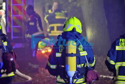 (BB) Familie verliert bei Großbrand in Neuholland bei Liebenwalde ihr Hab und Gut  - 100 Jahre alter Vierseitenhof steht komplett in Flammen-Feuerwehr im Großeinsatz – Drohnenaufnahmen zeigen Ausmaß des Feuers