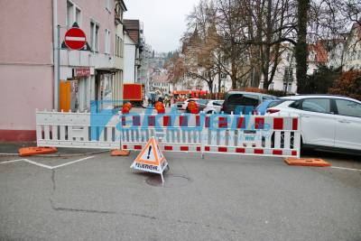 Zeitungsausträgerin entdeckt Feuer in Neubau - Dachstuhl brennt vollständig aus