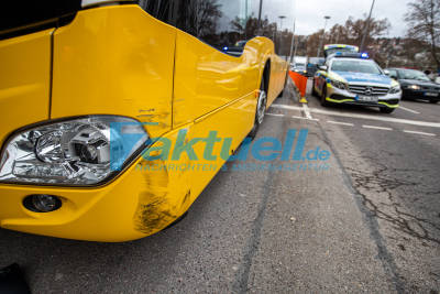Unfall mit SSB-Bus und PKW fordert 2 Verletzte