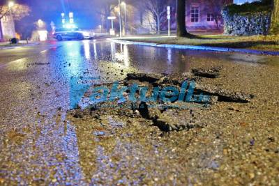 Wasserrohrbruch in der Heinrich-Pabst-Straße unweit der Hohenheimer Uni - Fahrbahn unterspült - Straße bis auf weiteres gesperrt