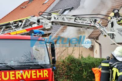 Feuer im Keller löst Wohnhausbrand in Doppelhaushälfte aus