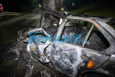 BMW brennt nach Unfall vollständig aus - 3 Schwerverletzte bei Frontalzusammenstoß