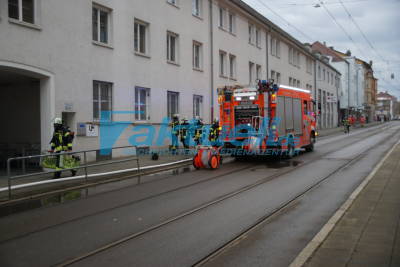 Brand in Wohnhaus in Stgt Ost löst Großalarm der Feuerwehr aus