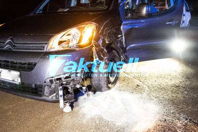 Begegnungsunfall bei Besigheim auf der K1625 - PKW kommt von der Spur ab und crasht in zwei Autos im Gegenverkehr - Kinder blieben unverletzt