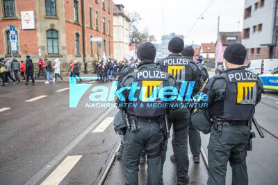 Corona-Demozug vor dem SWR - Impfgegner rufen 