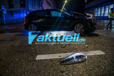 Verkehrsunfall auf Kreuzung nach mutmaßlichem Rotlichtverstoss