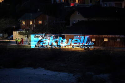 Drei Tote (Familie) aus versunkenem PKW geboren - PKW stürzt von Österreichischer Seite über Uferböschung in kalten Fluss - Bergung in Deutschland