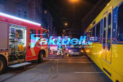 PKW mit Stadtbahn kollidiert - Fahrerin zog sich dabei schwere Verletzungen zu - der Sachschaden liegt bei 80 000 EUR