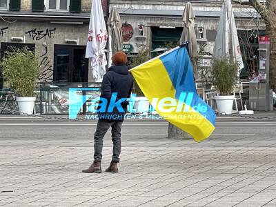 Mehrere Tausend Teilnehmer bei Solikundgebung für die Ukraine - 5 O Töne - fühlen sich im Stich gelassen - Enttäuscht von Deutschland