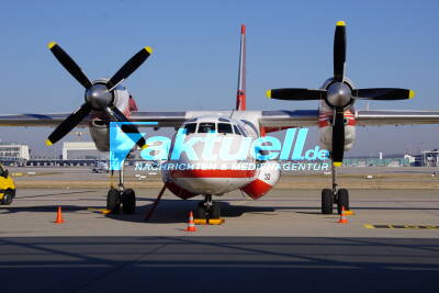 Feuerwehr-Spendenaktion: Drei Flugzeuge mit technischem Gerät werden am Flughafen Stuttgart beladen